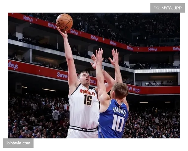 残阵勇士逆转掘金取胜 约基奇空砍三双暴露防守漏洞